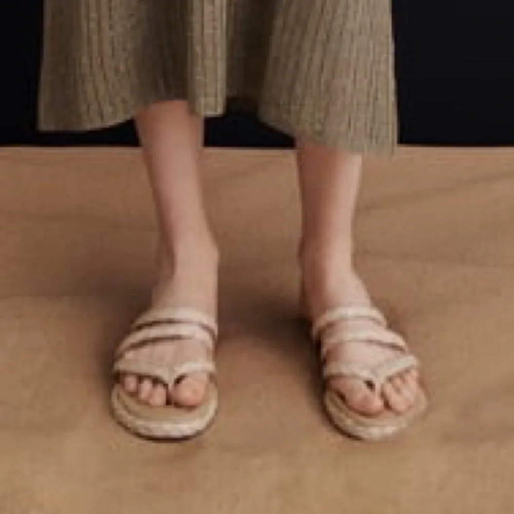 NWT. Zara Cream  Zara Woven Flat Sandals. Size 7,5. - Picture 5 of 7